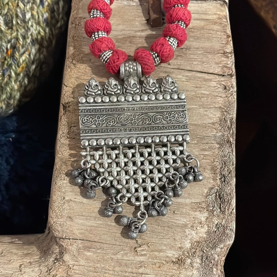 Sistergolden Afghani Red Necklace Arrow