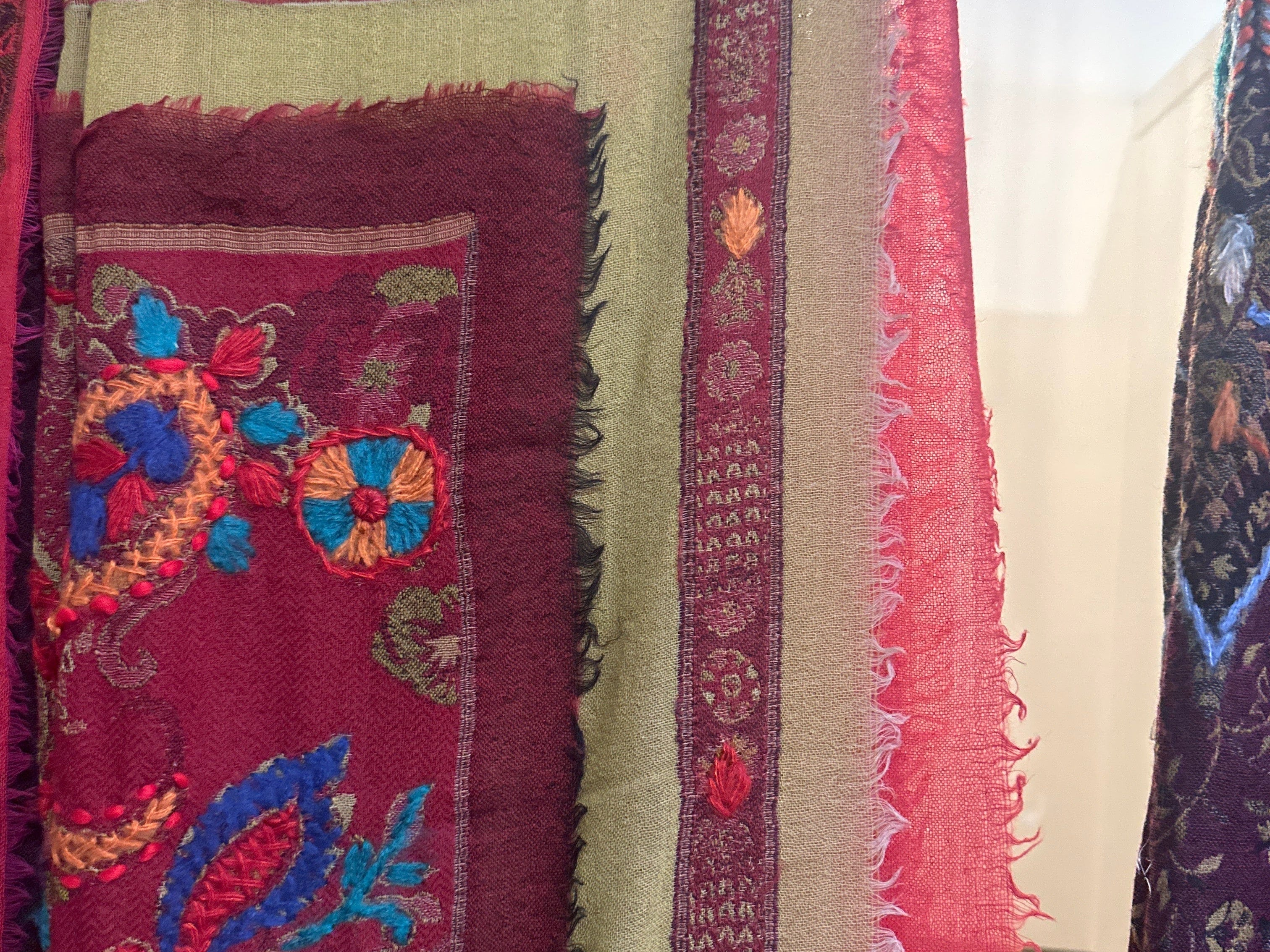 Appliqué Fine Woolen Gauze Scarf Khaki/Red, Sistergolden, Sistergolden