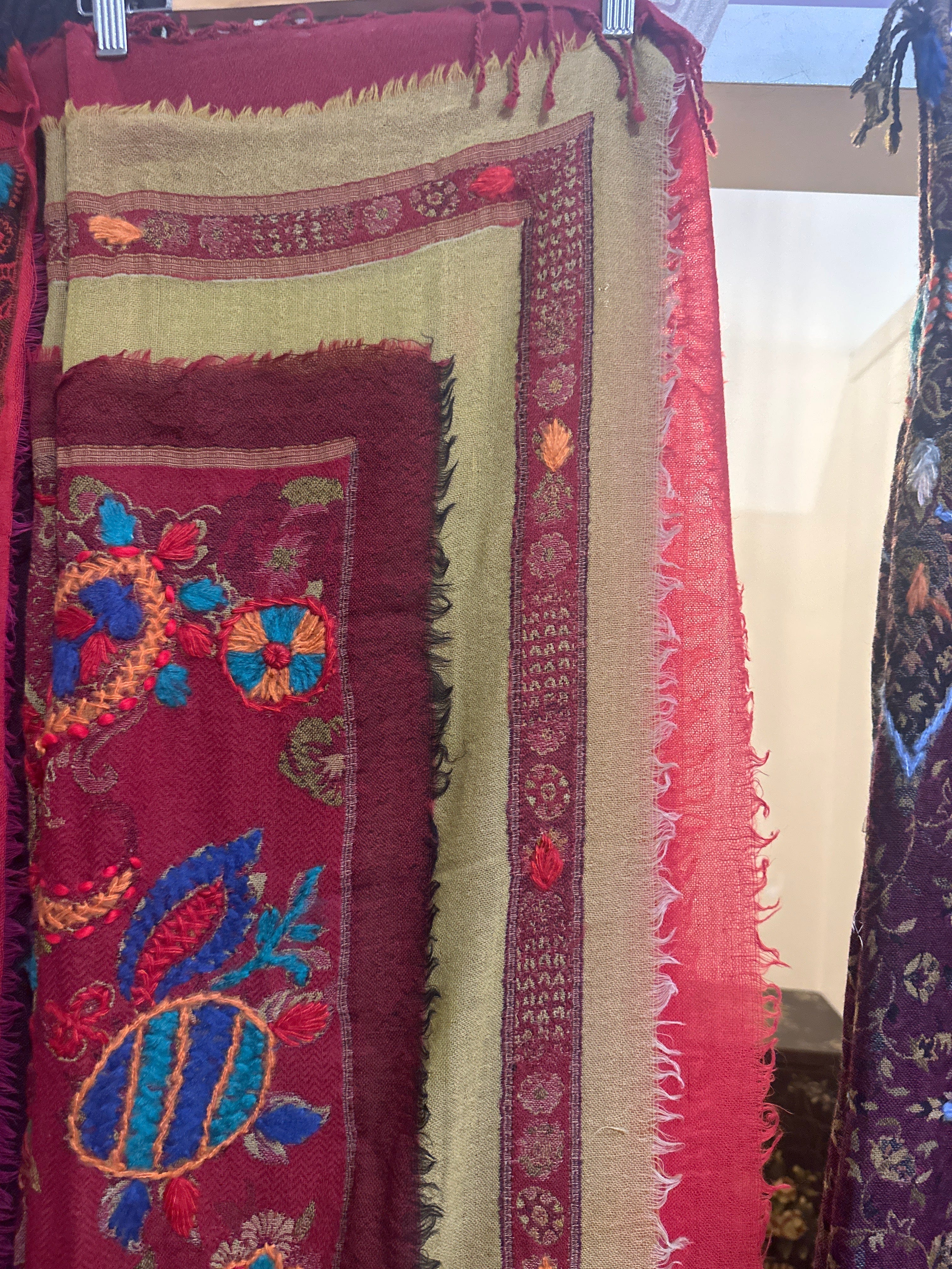 Appliqué Fine Woolen Gauze Scarf Khaki/Red, Sistergolden, Sistergolden