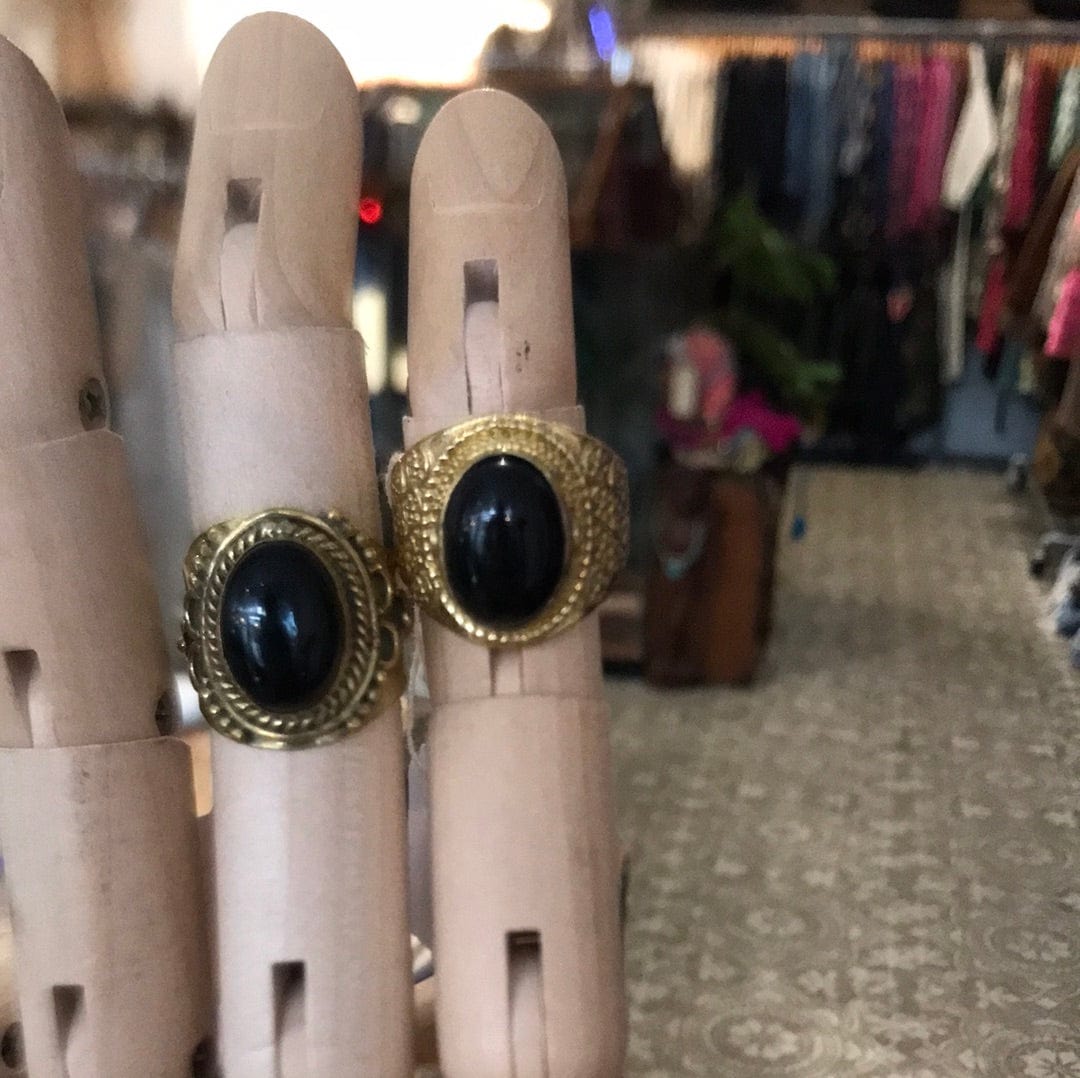 Sistergolden Belt Black Stone Brass Ring