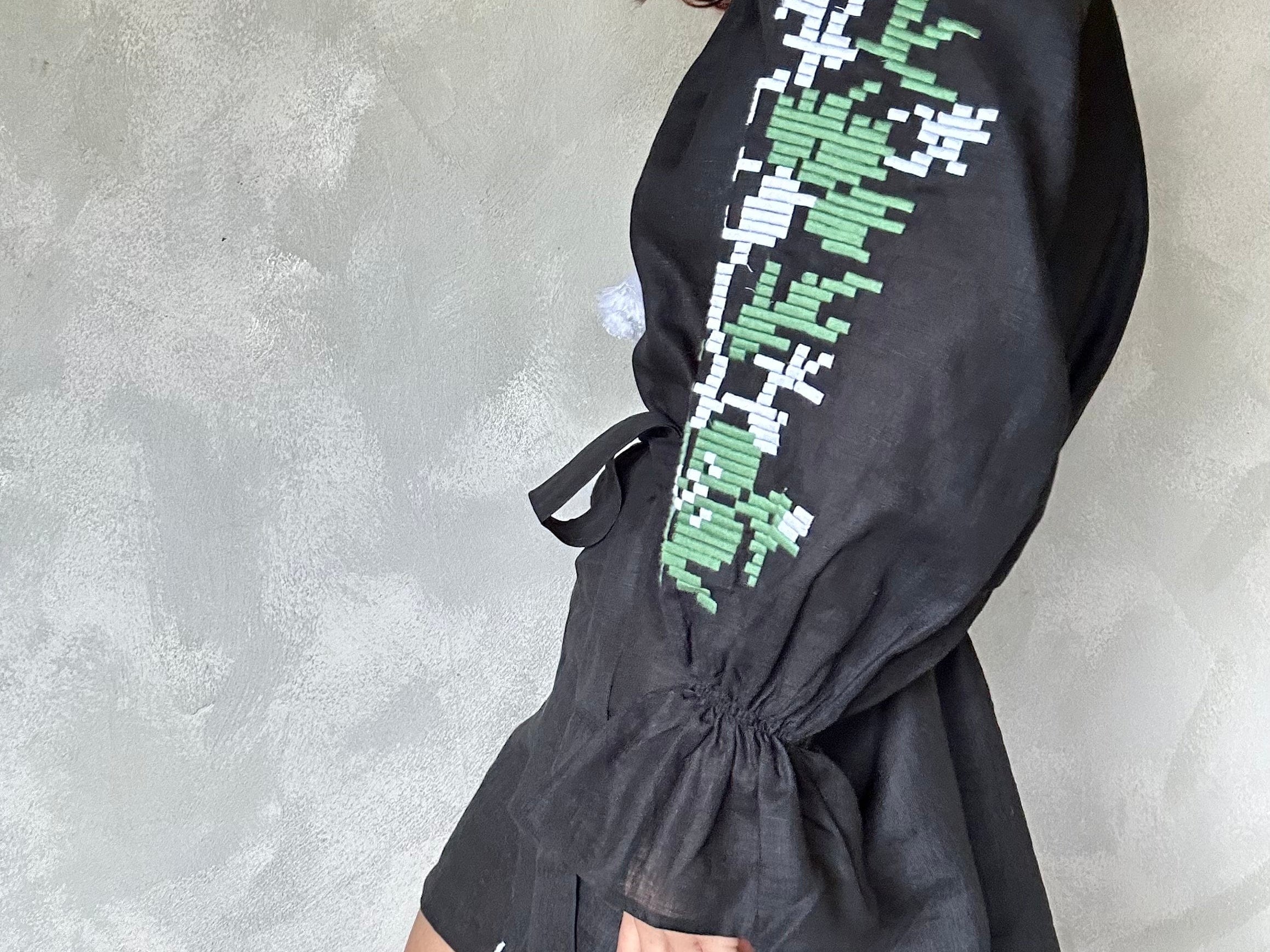 Sistergolden Black Linen Dress/Green