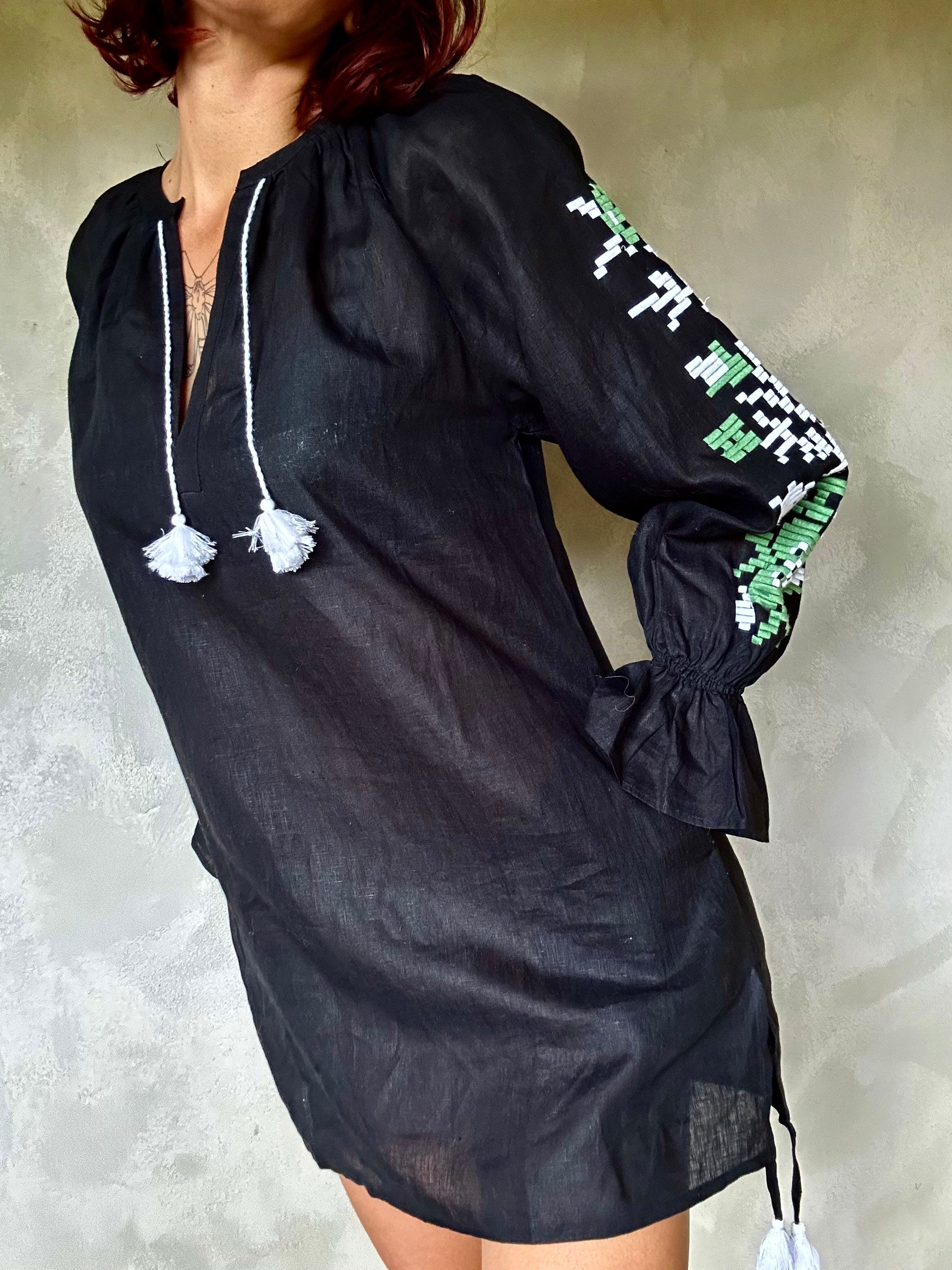 Sistergolden Black Linen Dress/Green