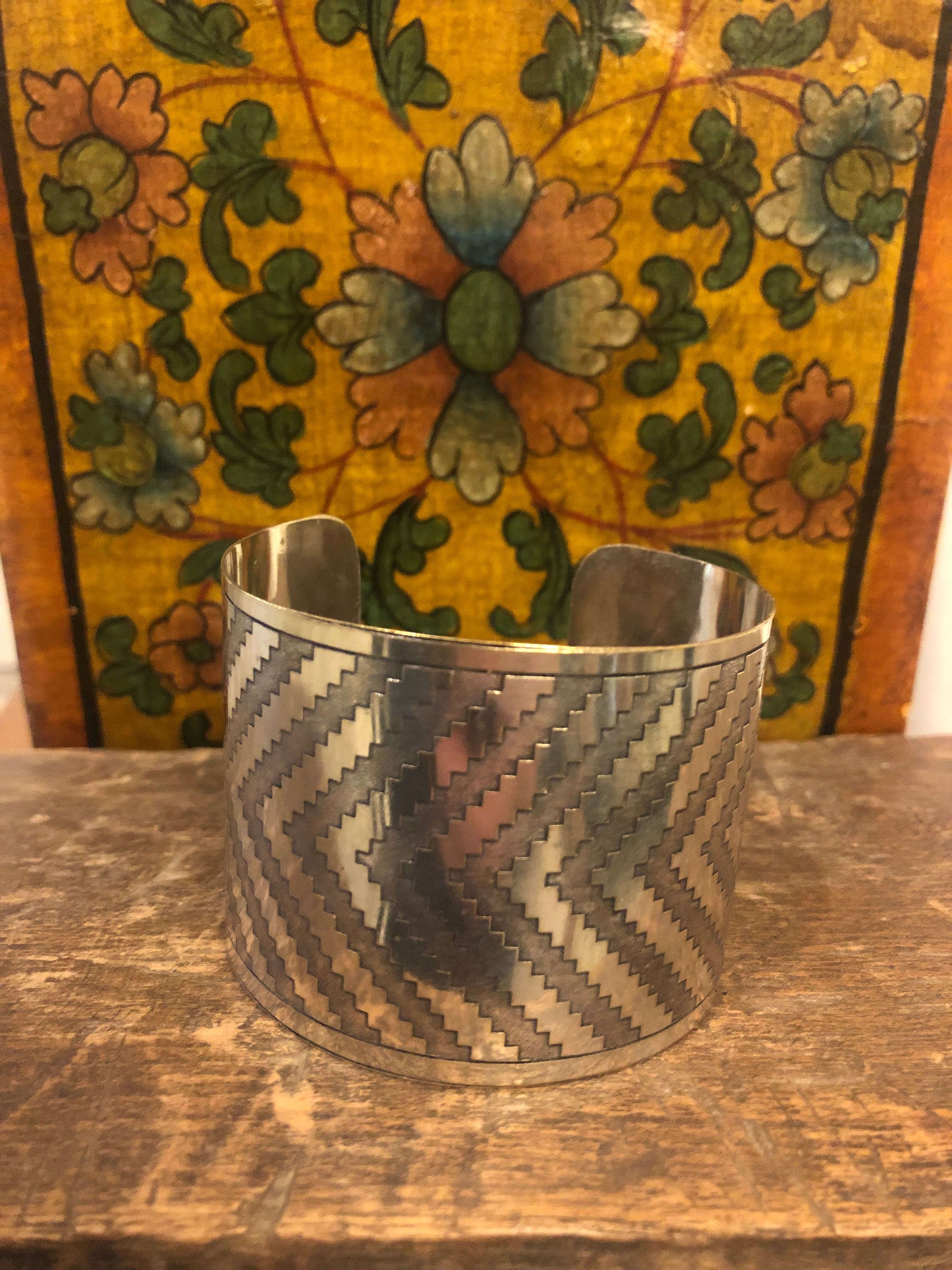 Sistergolden Chevron Cuff