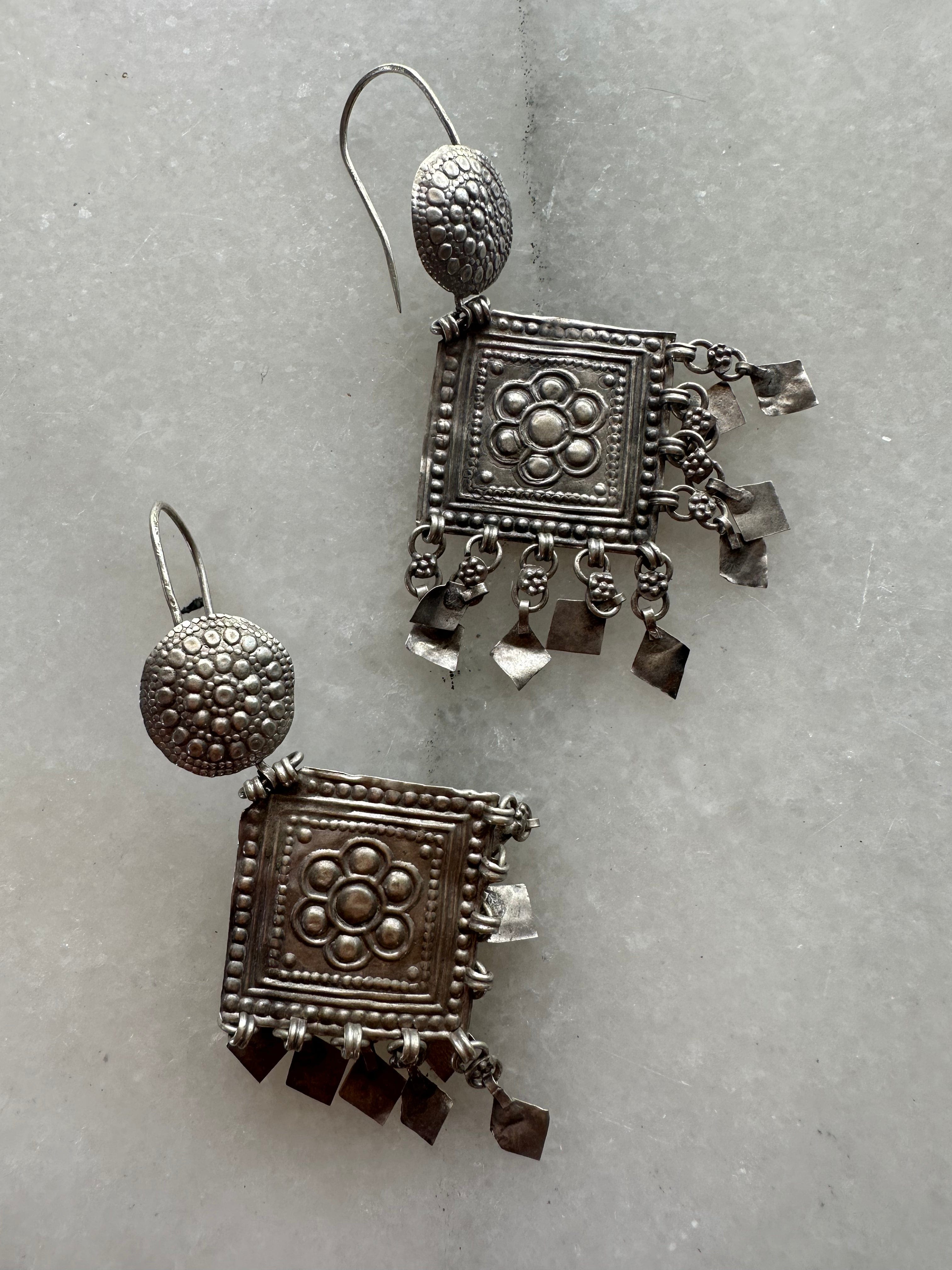Sistergolden Durga Silver handmade earrings