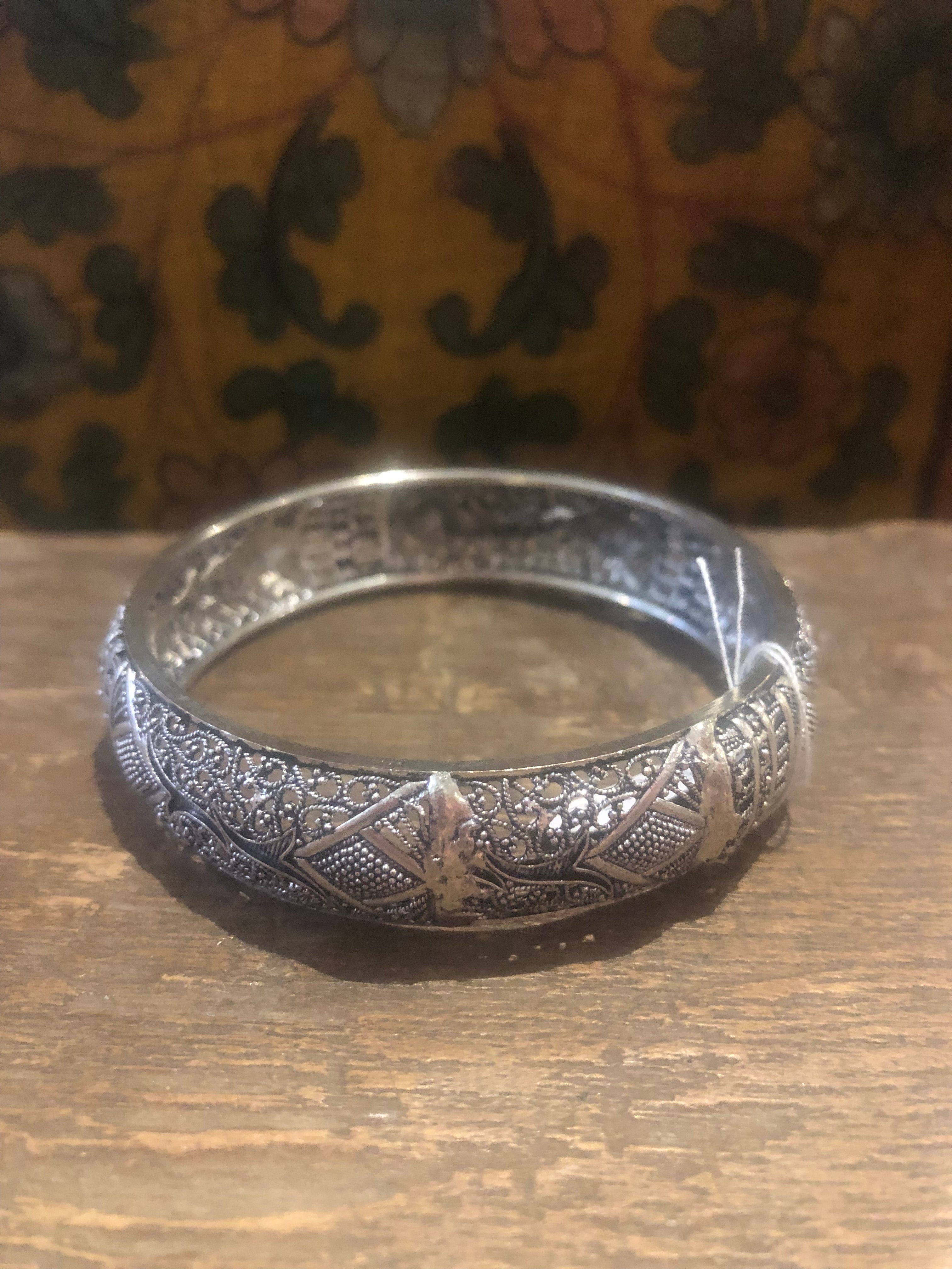 Sistergolden Filigree Silver Plated Bangle