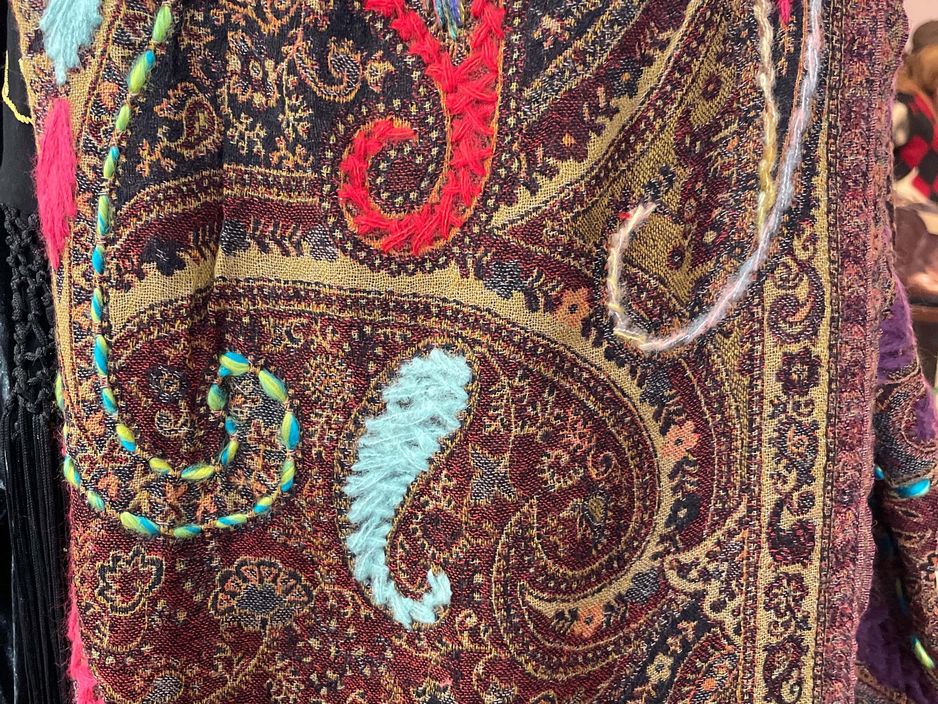 Sistergolden Fine Woollen Embroidered Scarf Burgundy