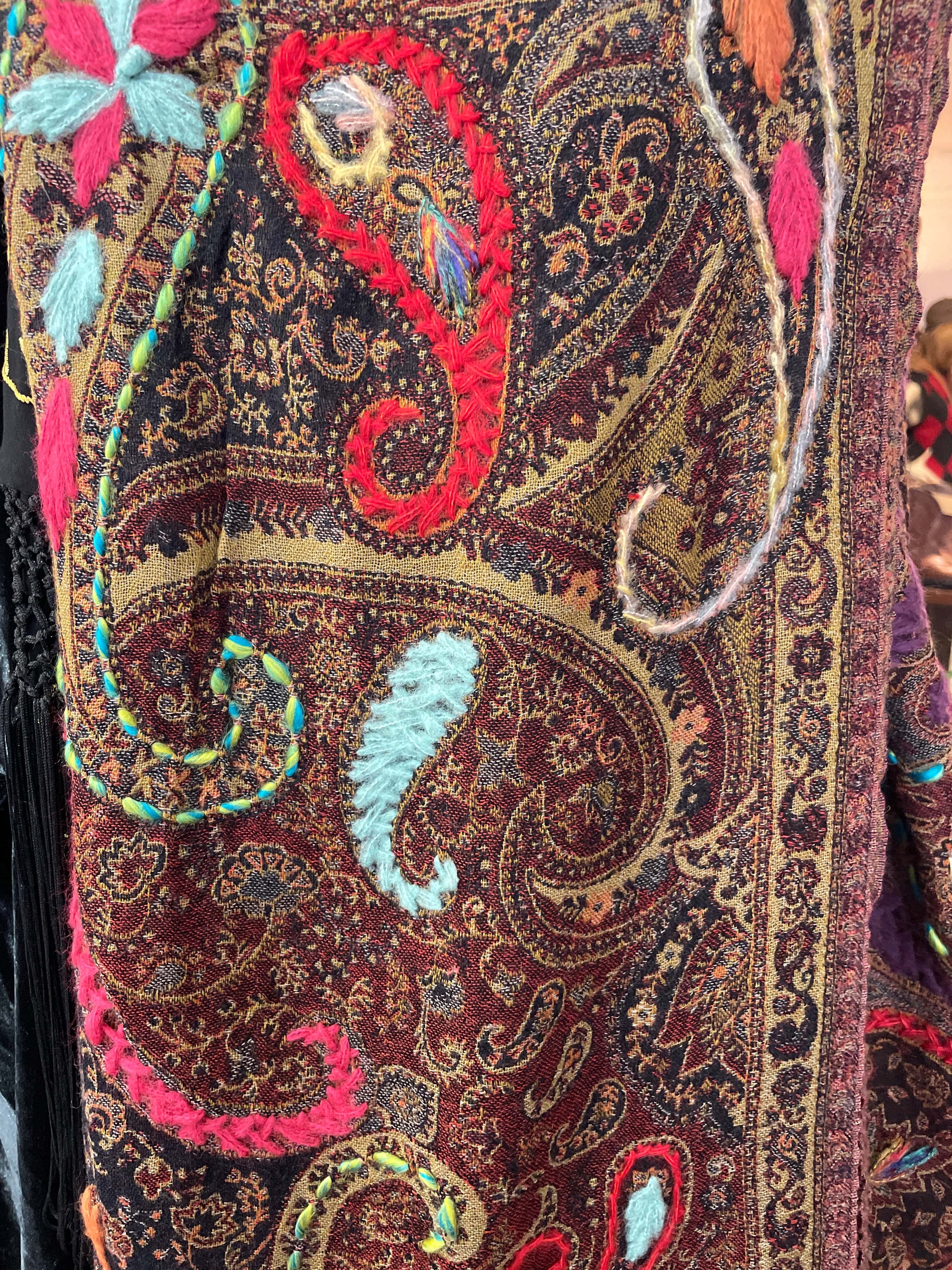 Sistergolden Fine Woollen Embroidered Scarf Burgundy