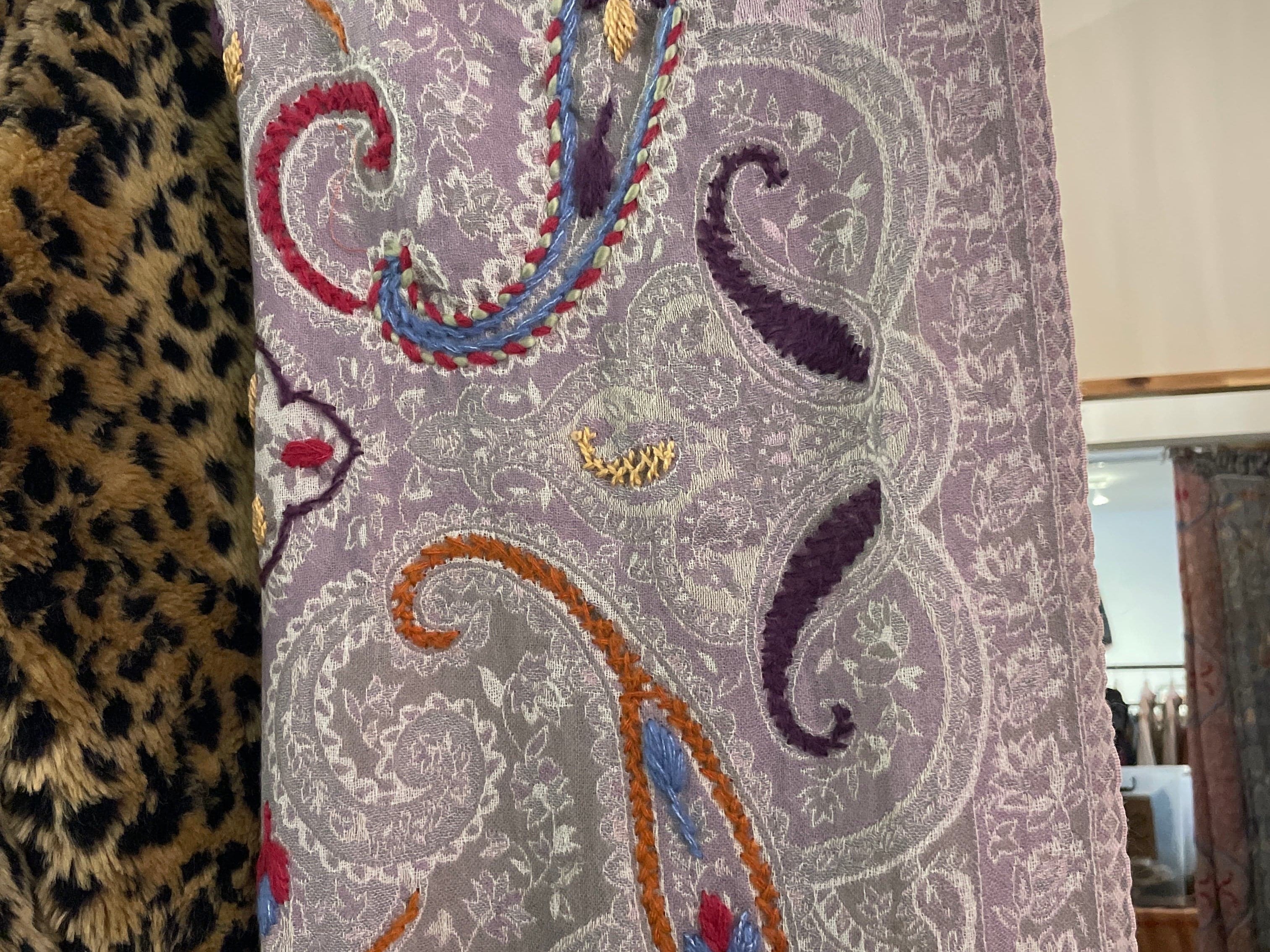 Sistergolden Fine Woollen Embroidered Scarf Mauve