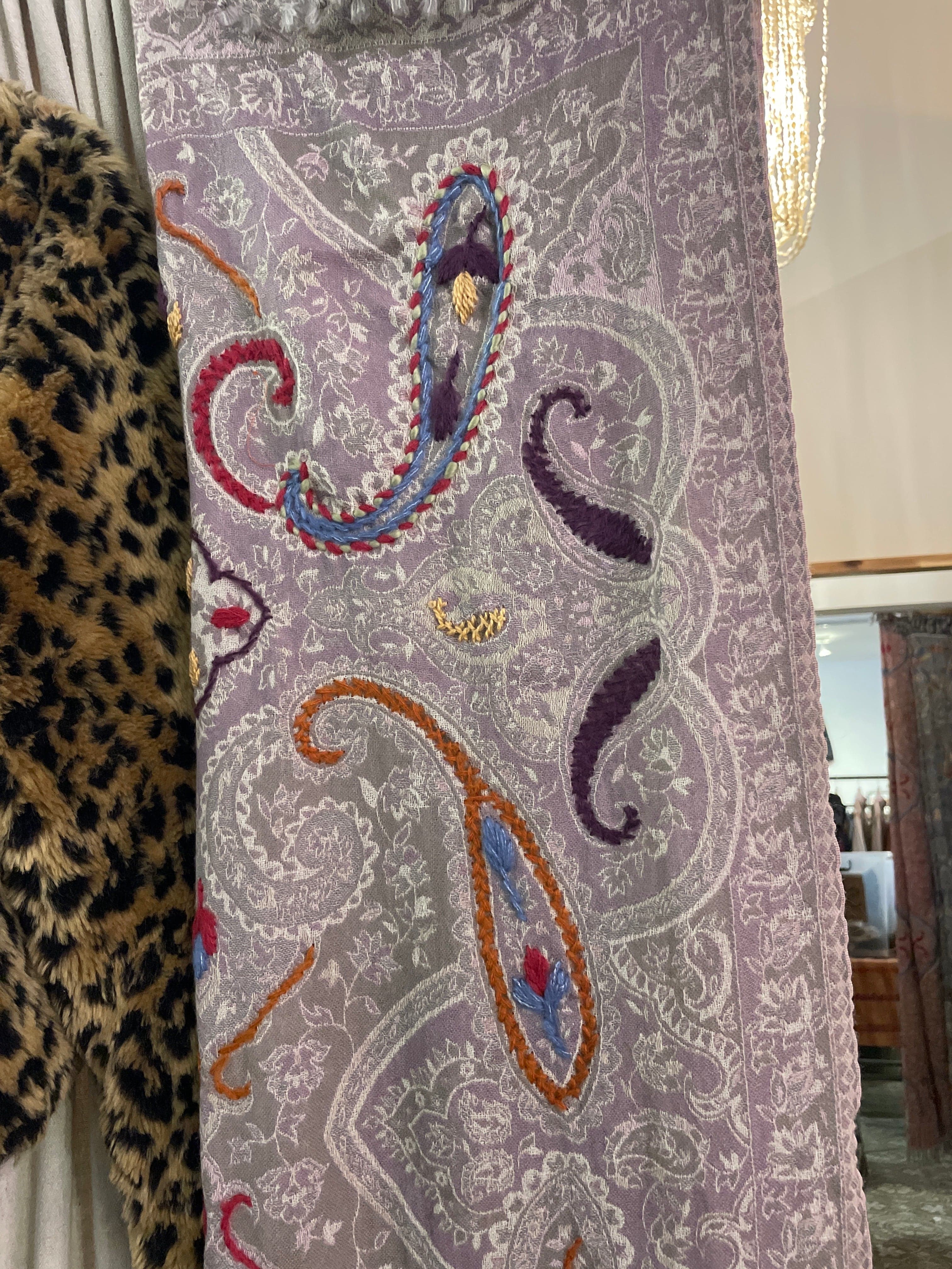 Sistergolden Fine Woollen Embroidered Scarf Mauve