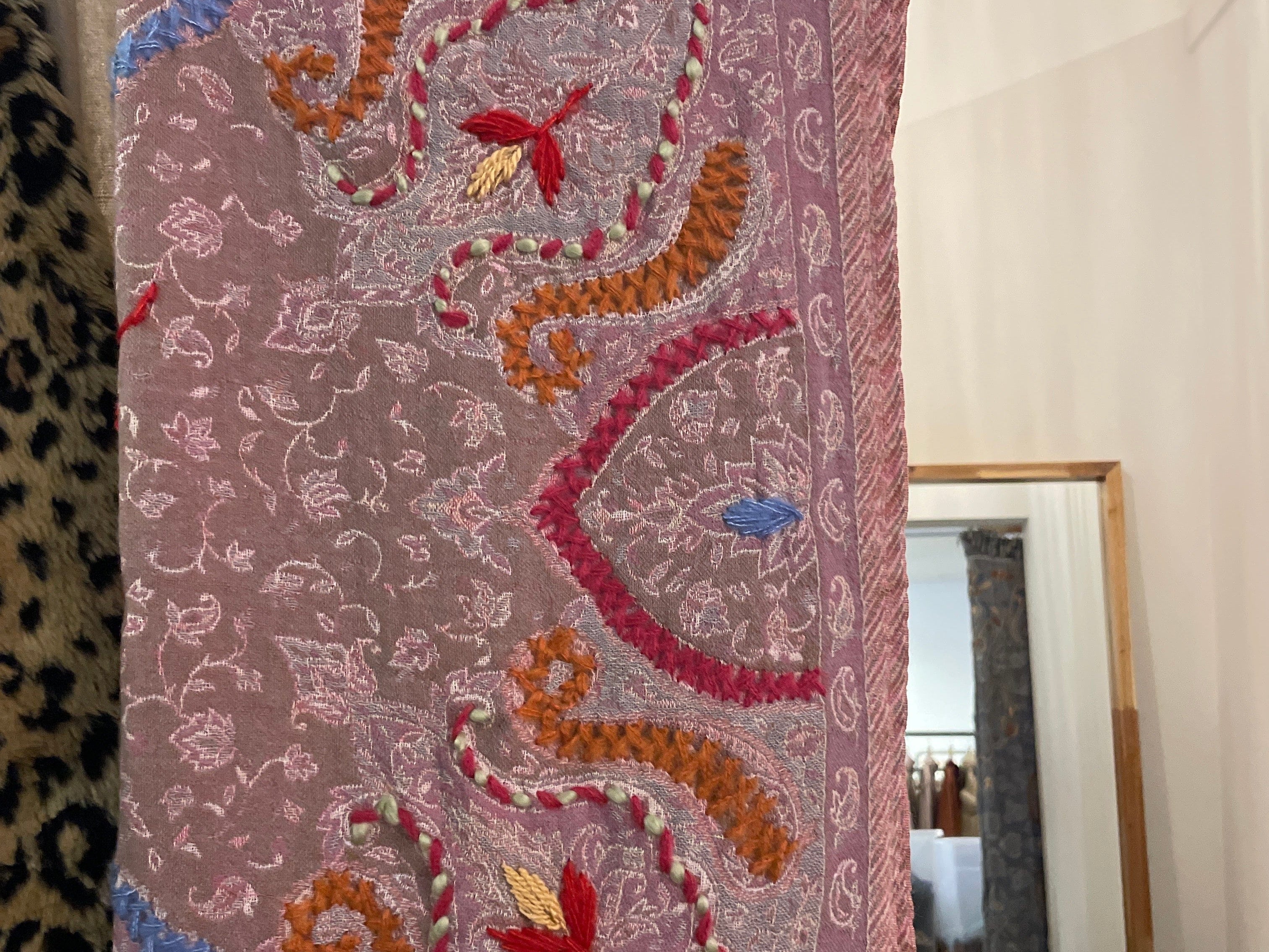 Sistergolden Fine Woollen Embroidered Scarf Pink