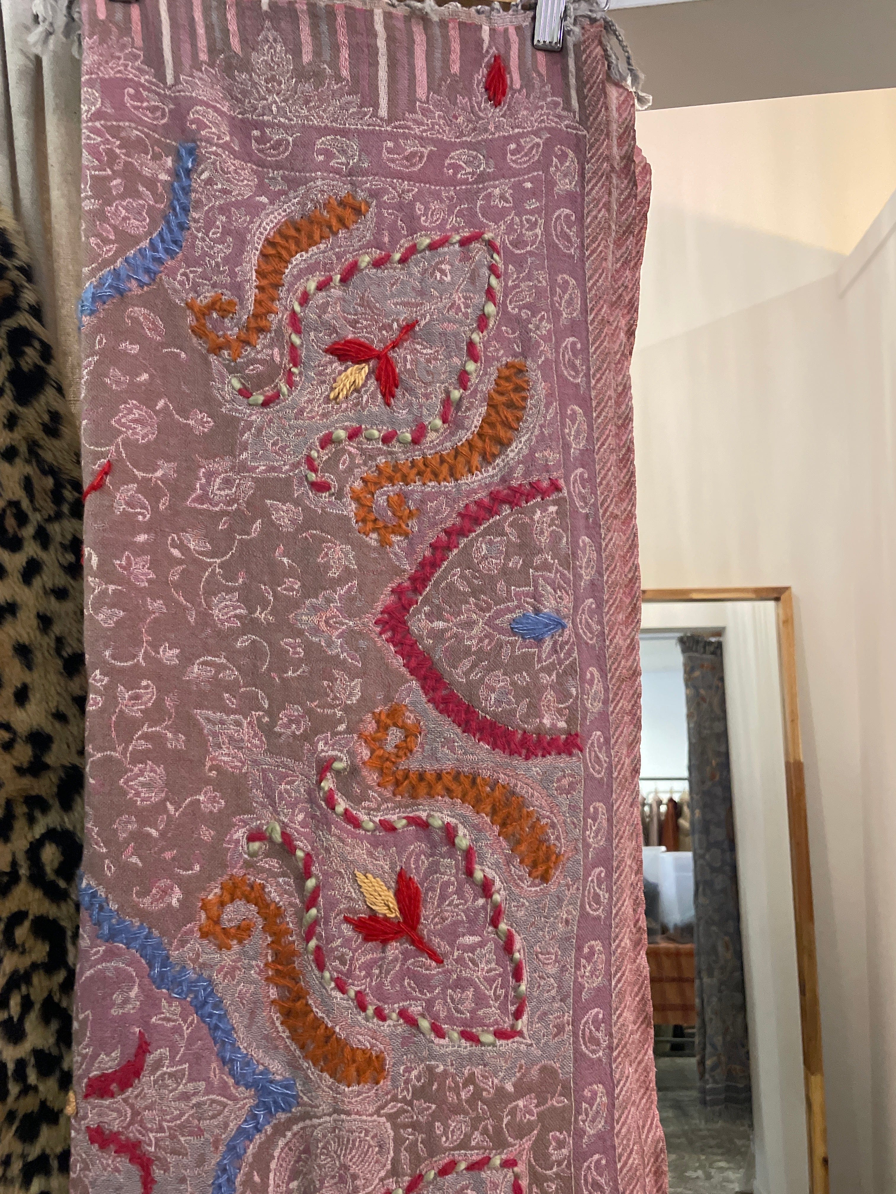 Sistergolden Fine Woollen Embroidered Scarf Pink