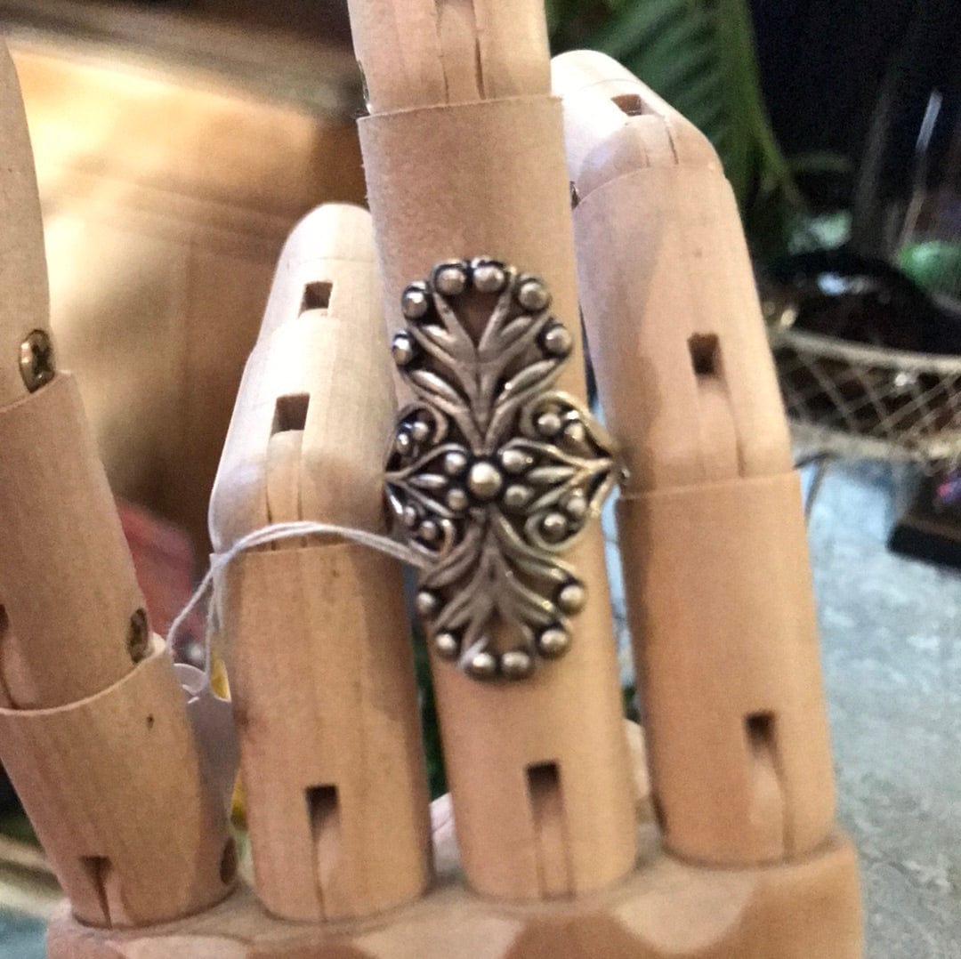 Sistergolden Fleur Silver Ring