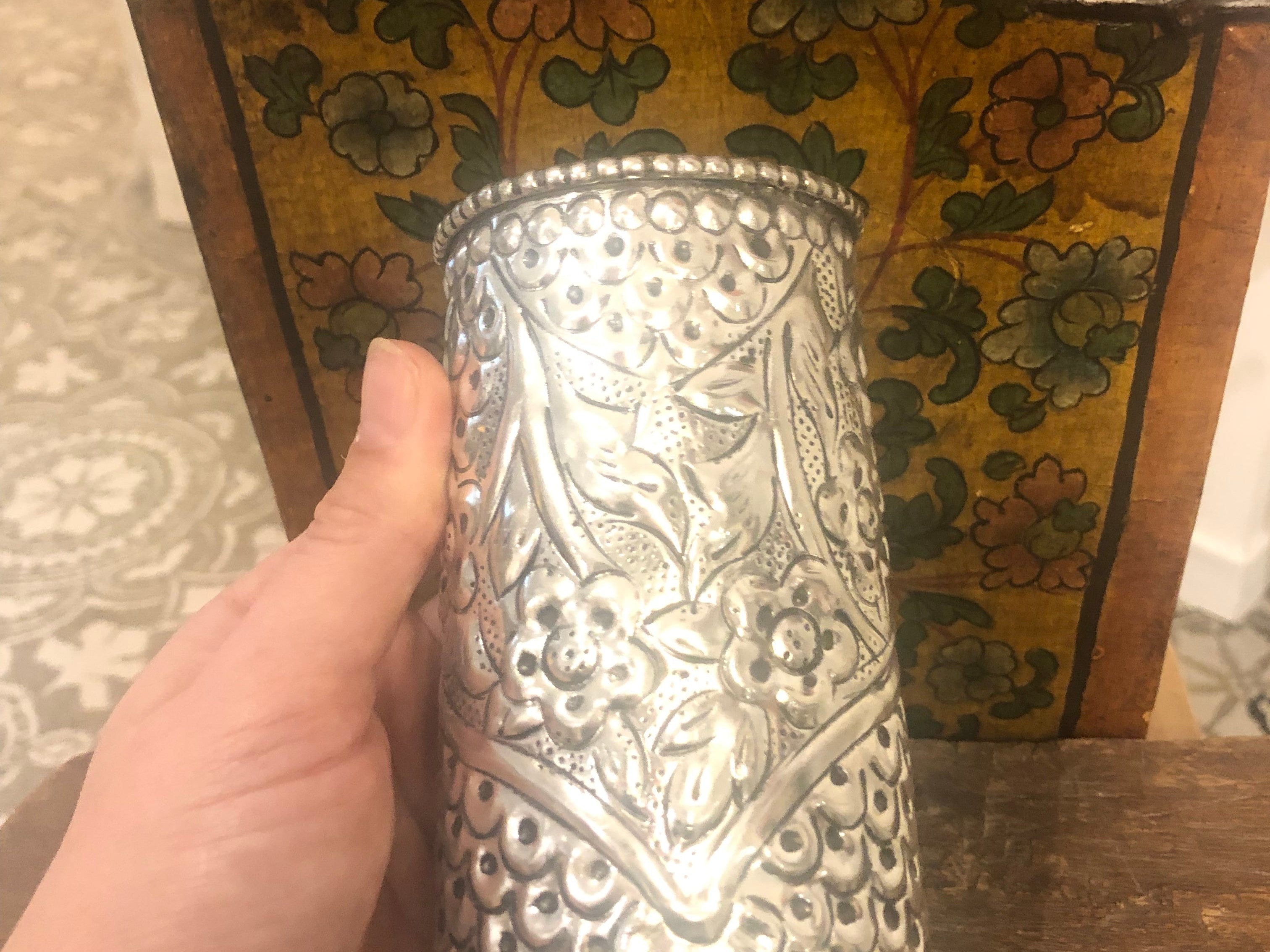 Sistergolden Flower Embossed Cuff