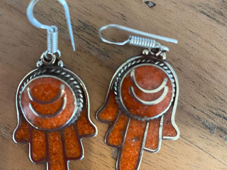 Sistergolden Hand Red Agate Tibetan Earrings