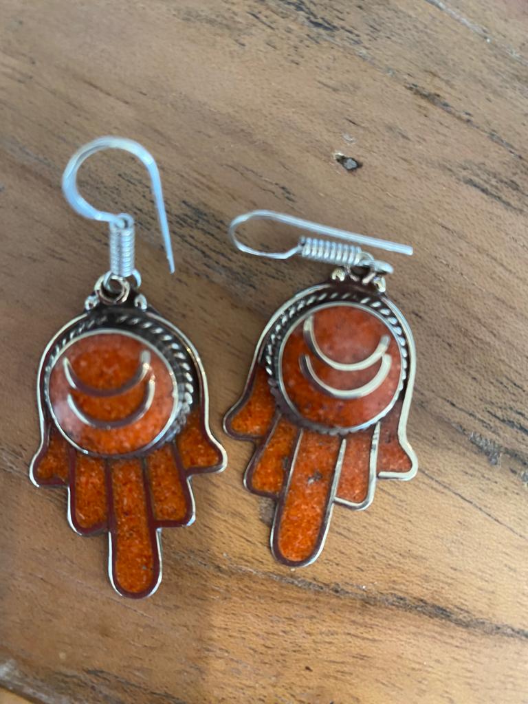Sistergolden Hand Red Agate Tibetan Earrings