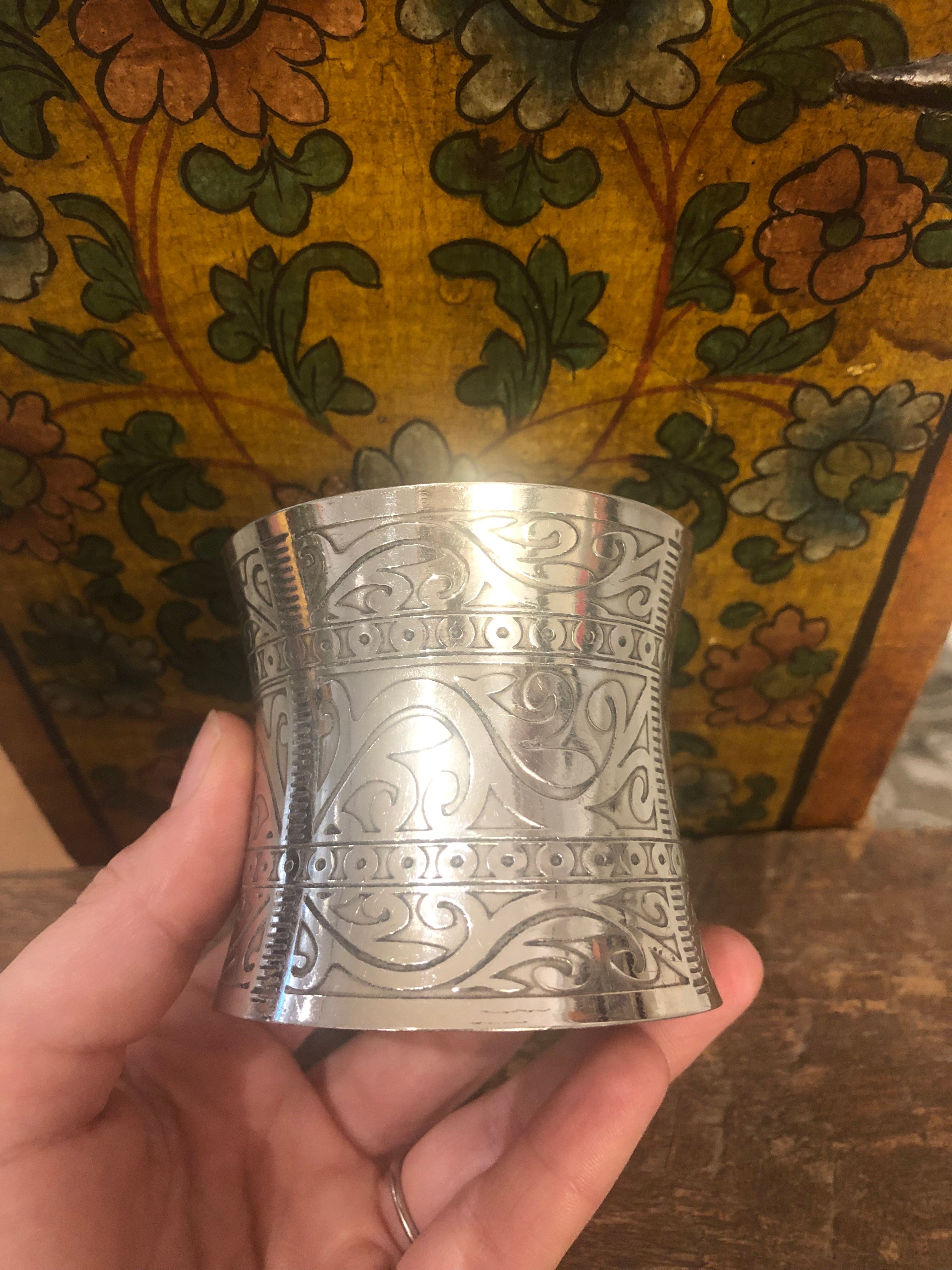 Sistergolden Hourglass Cuff