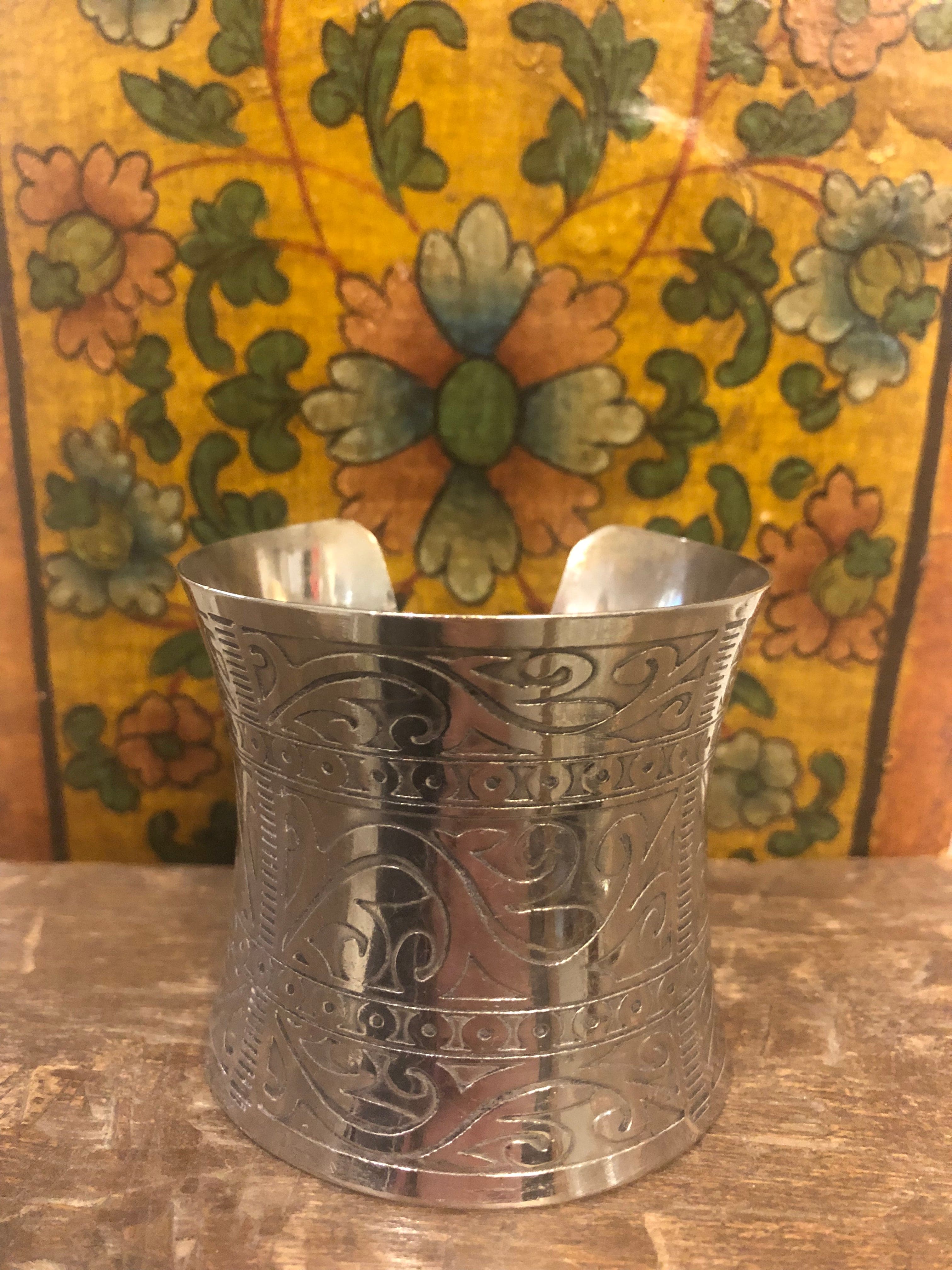 Sistergolden Hourglass Cuff