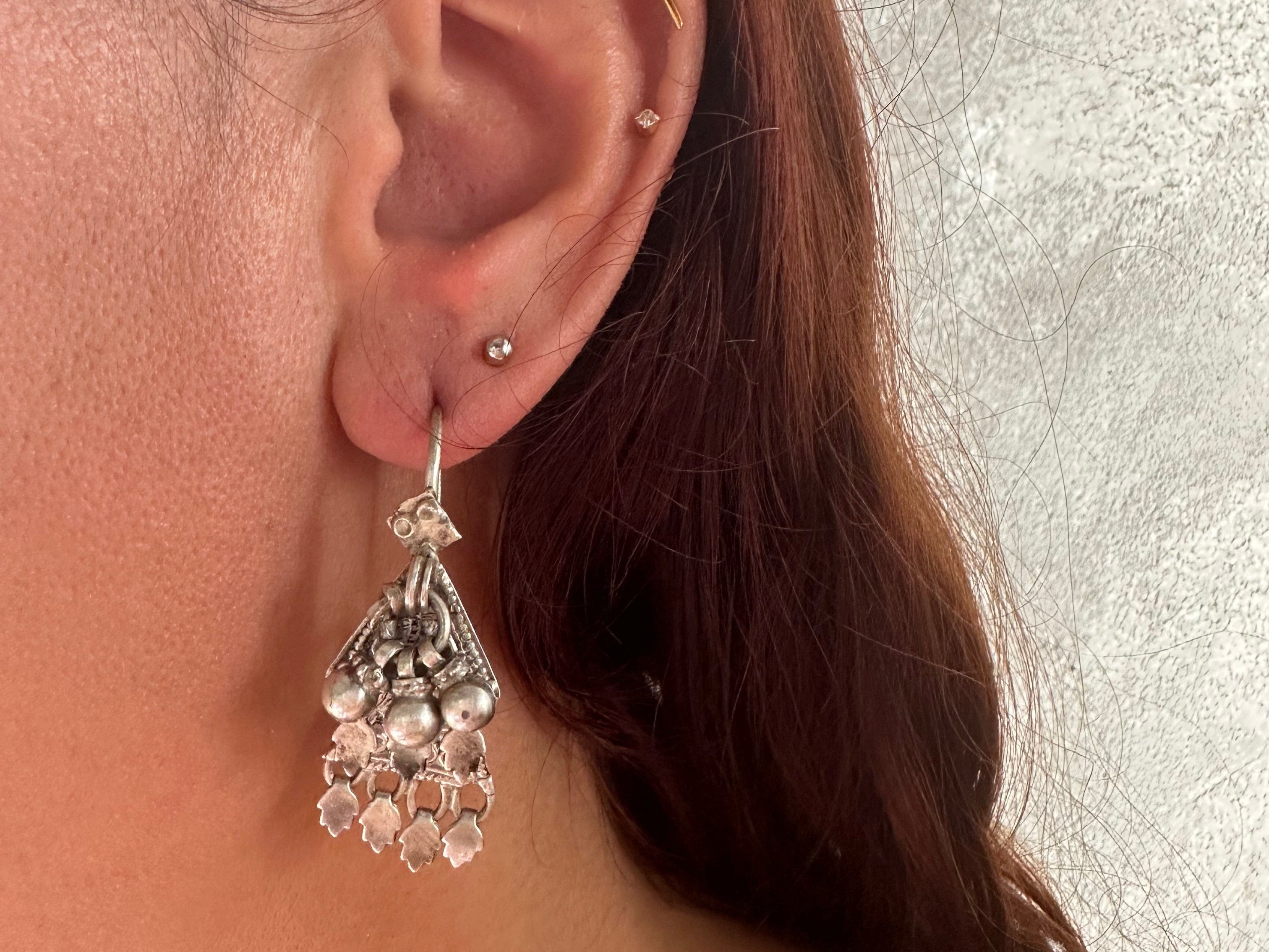 Sistergolden Kali Bell Silver handmade earrings
