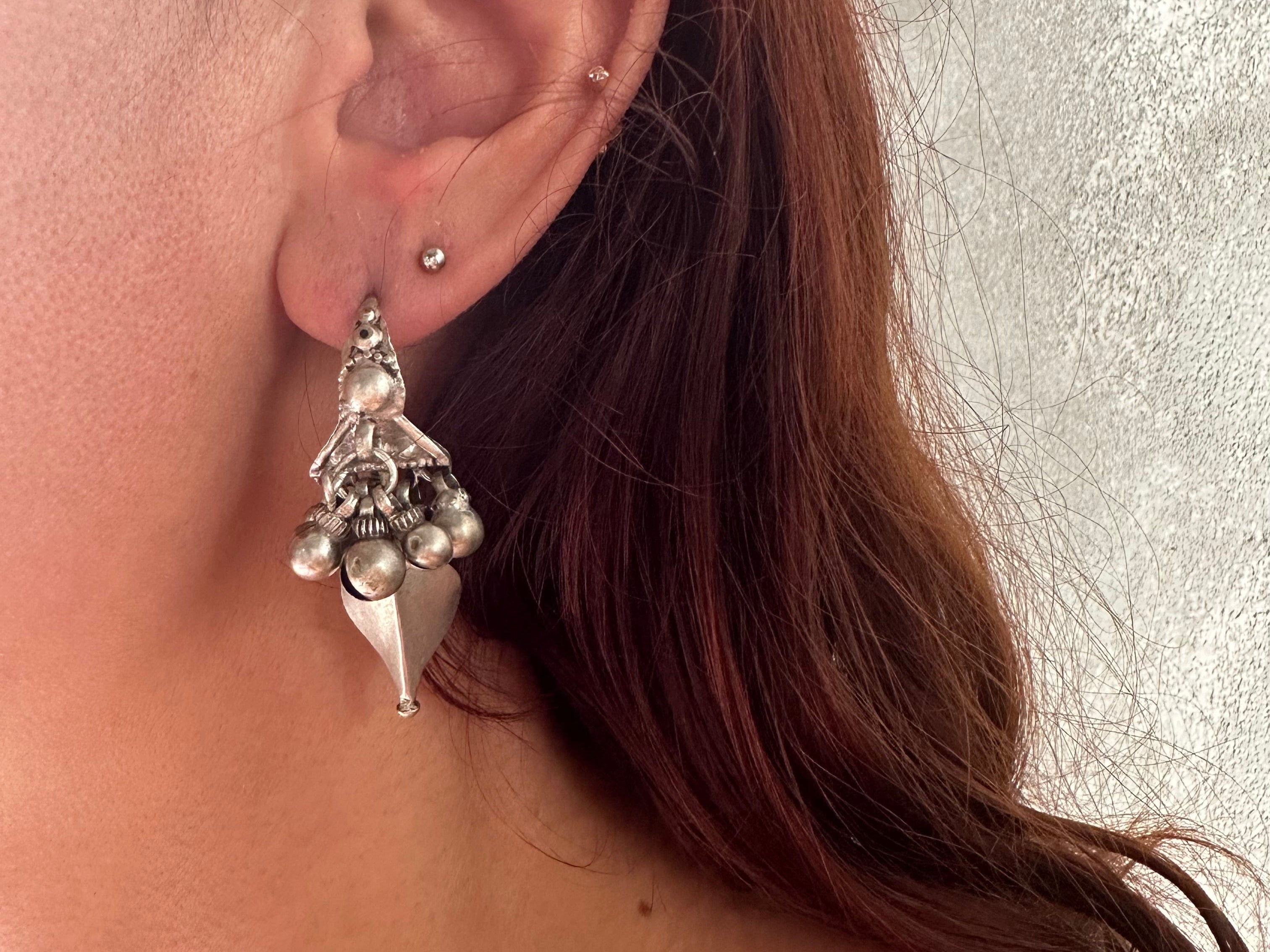 Sistergolden Kali Dagger Silver handmade earrings