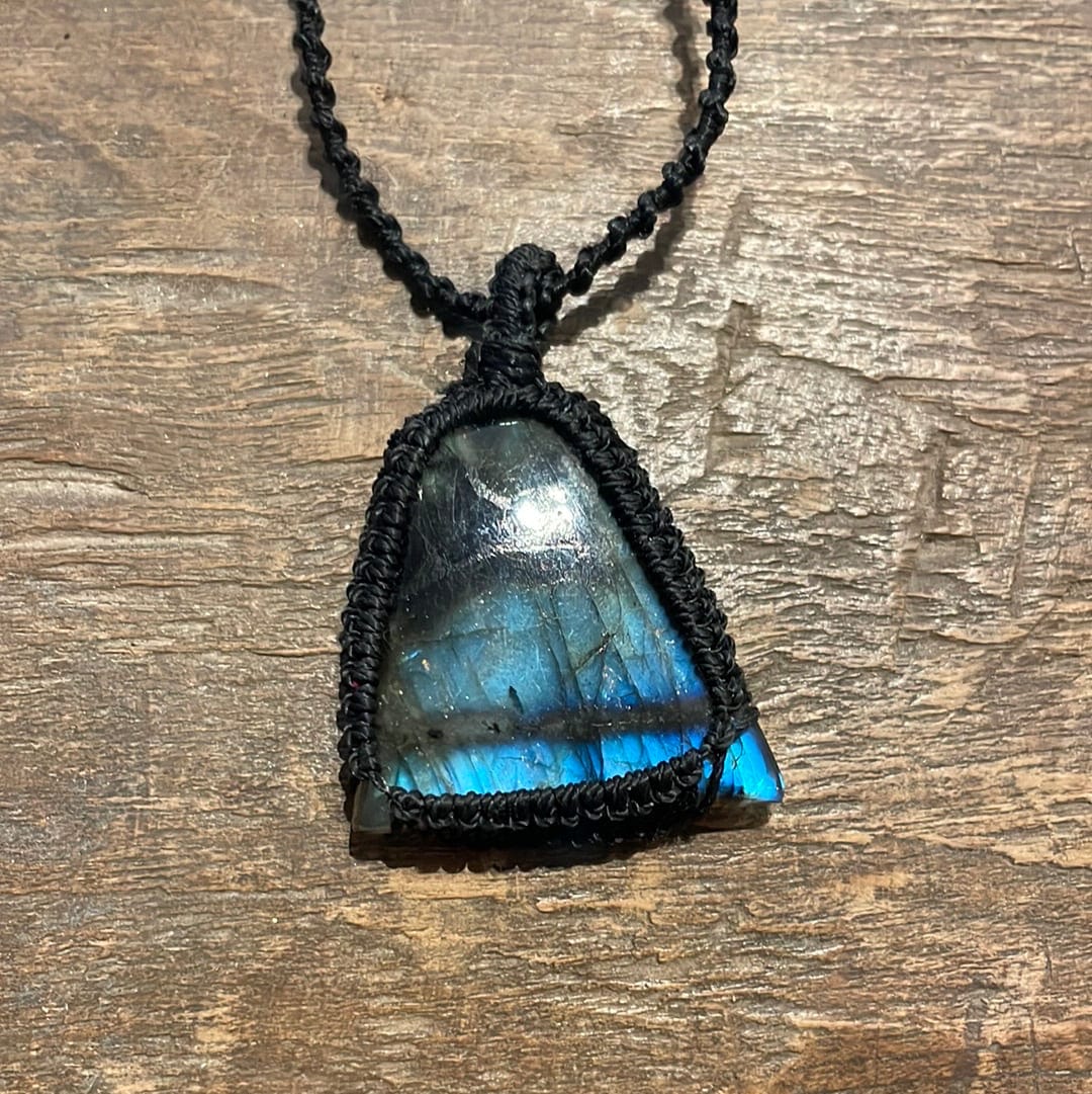 Labradorite macrame necklace on sale