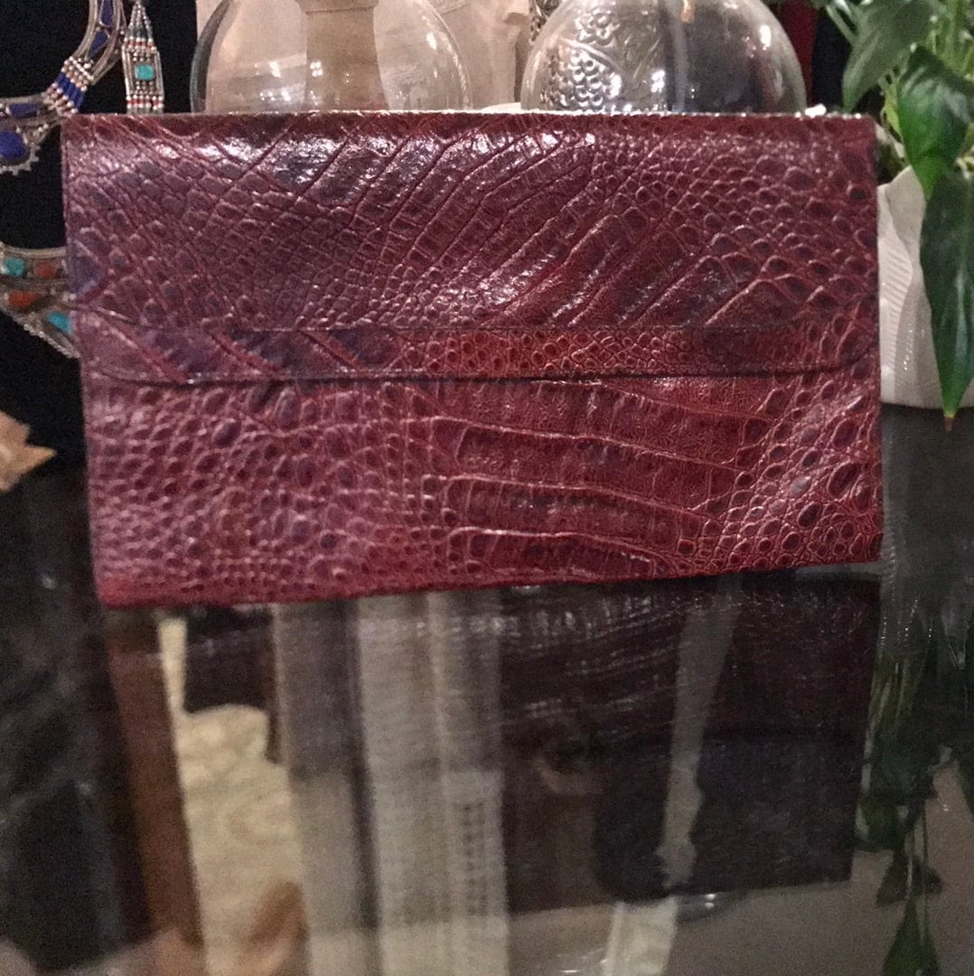 Sistergolden Ruby Croc Vintage Clutch