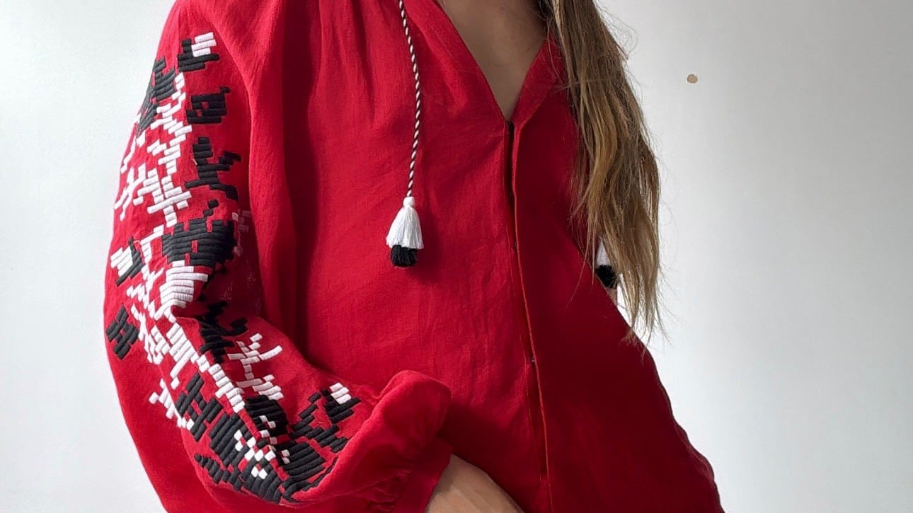 Sistergolden Tops March 11 Red Linen Top/Black