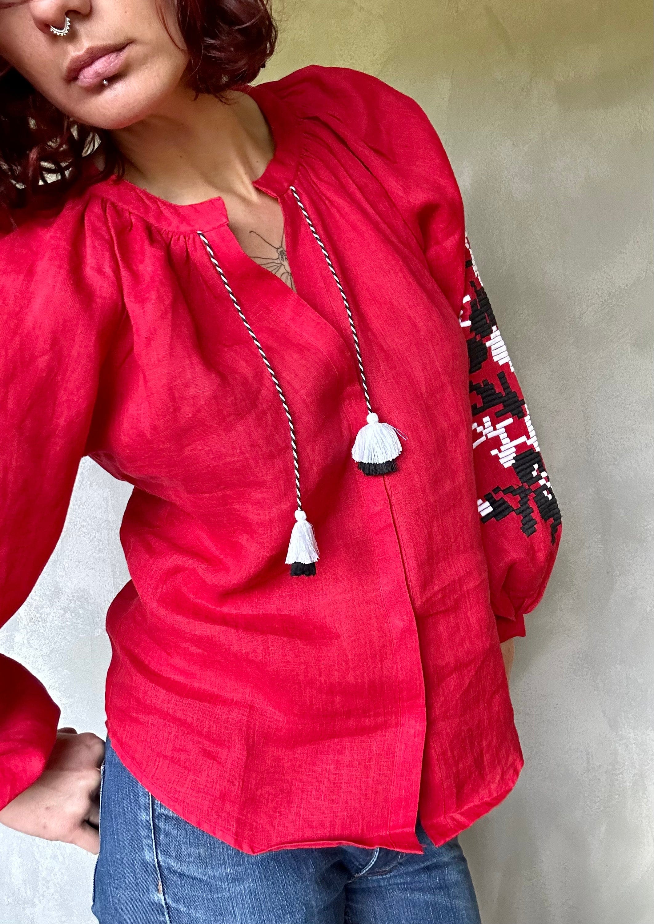 Sistergolden Tops Red Linen Top/Black