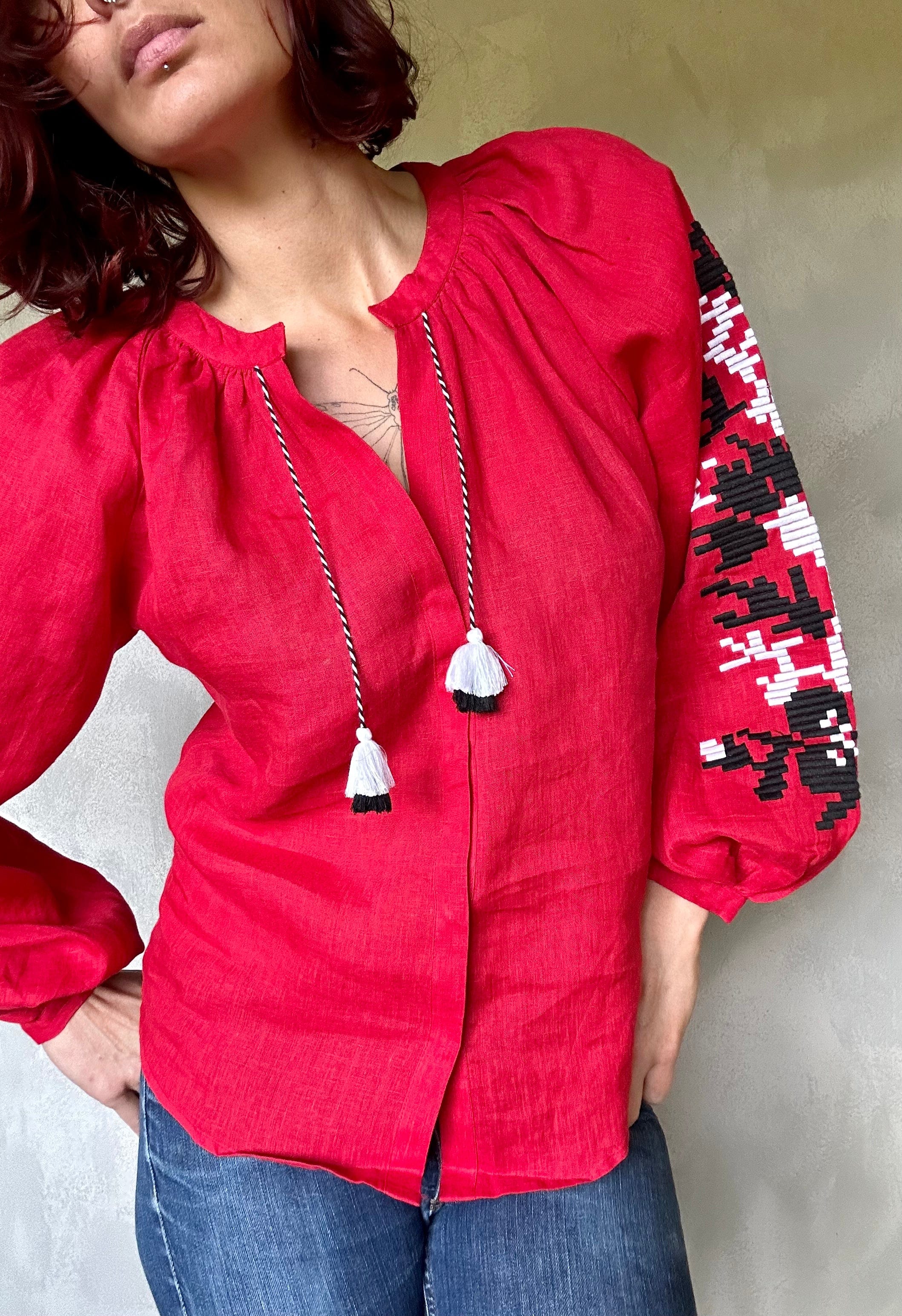 Sistergolden Tops Red Linen Top/Black