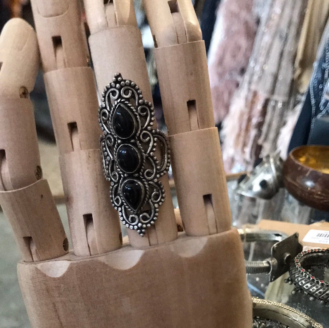 Sistergolden Triple Black Stone Silver Ring