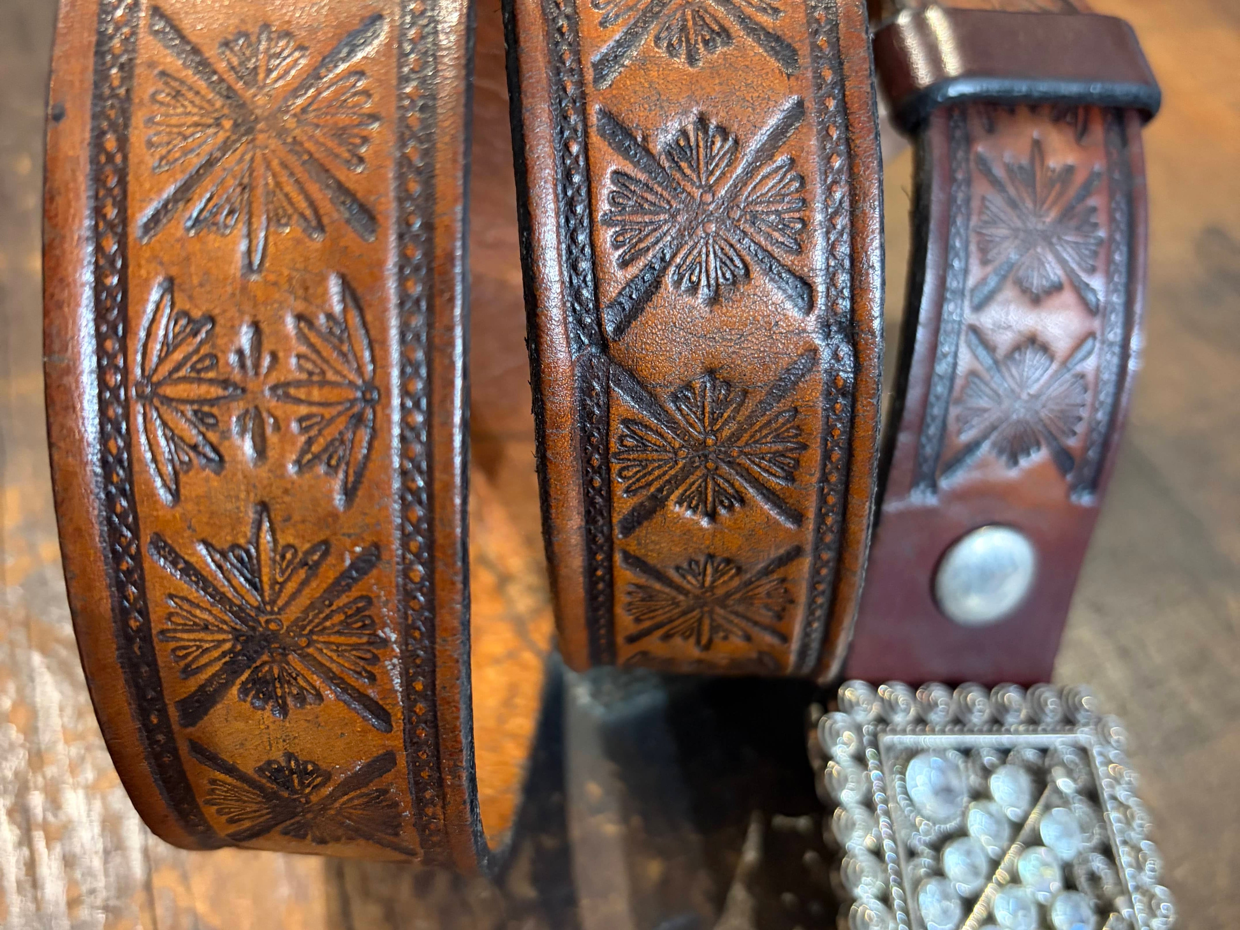 Sistergolden Vintage Dia Hand Tooled Belt 39.5”