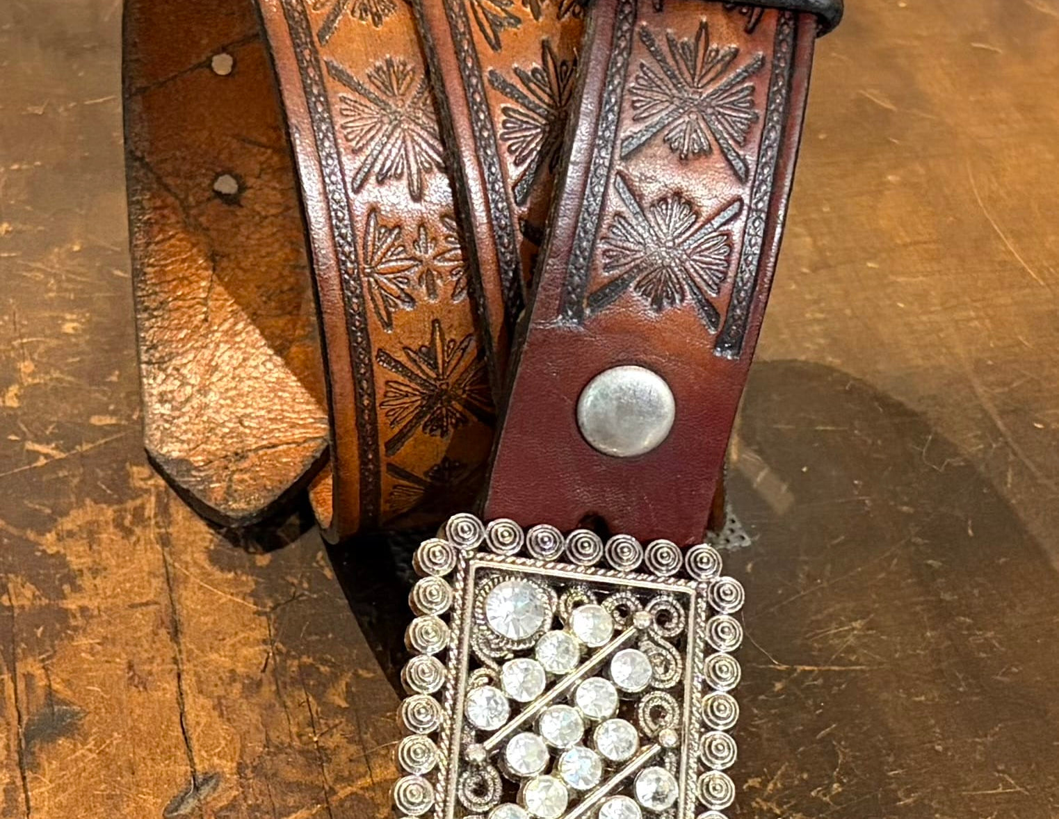Sistergolden Vintage Dia Hand Tooled Belt 39.5”