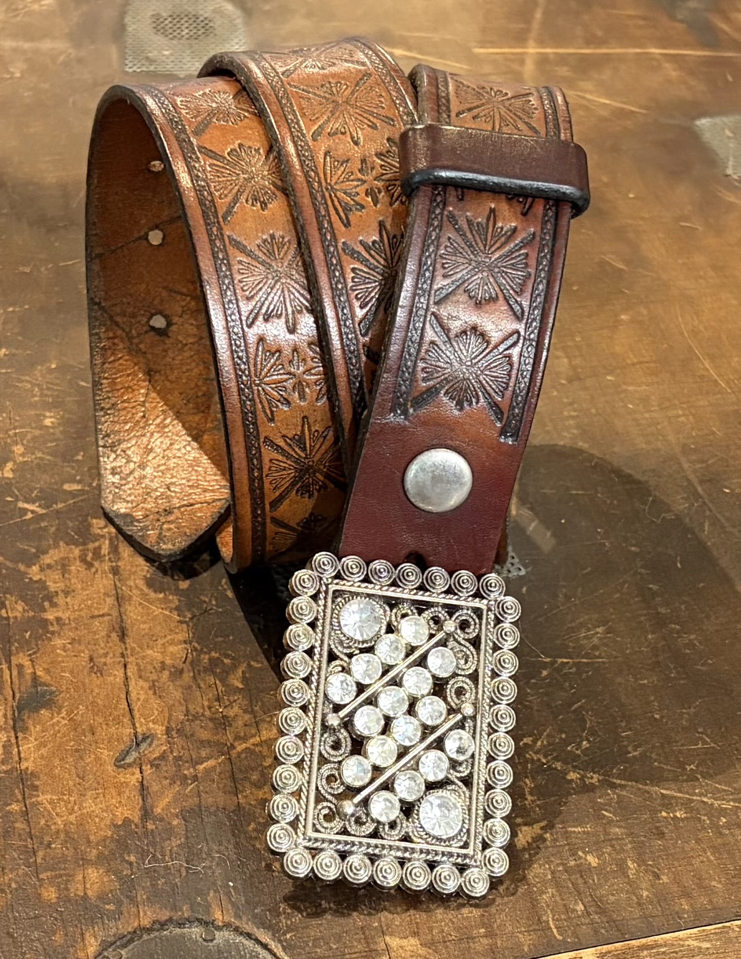 Sistergolden Vintage Dia Hand Tooled Belt 39.5”