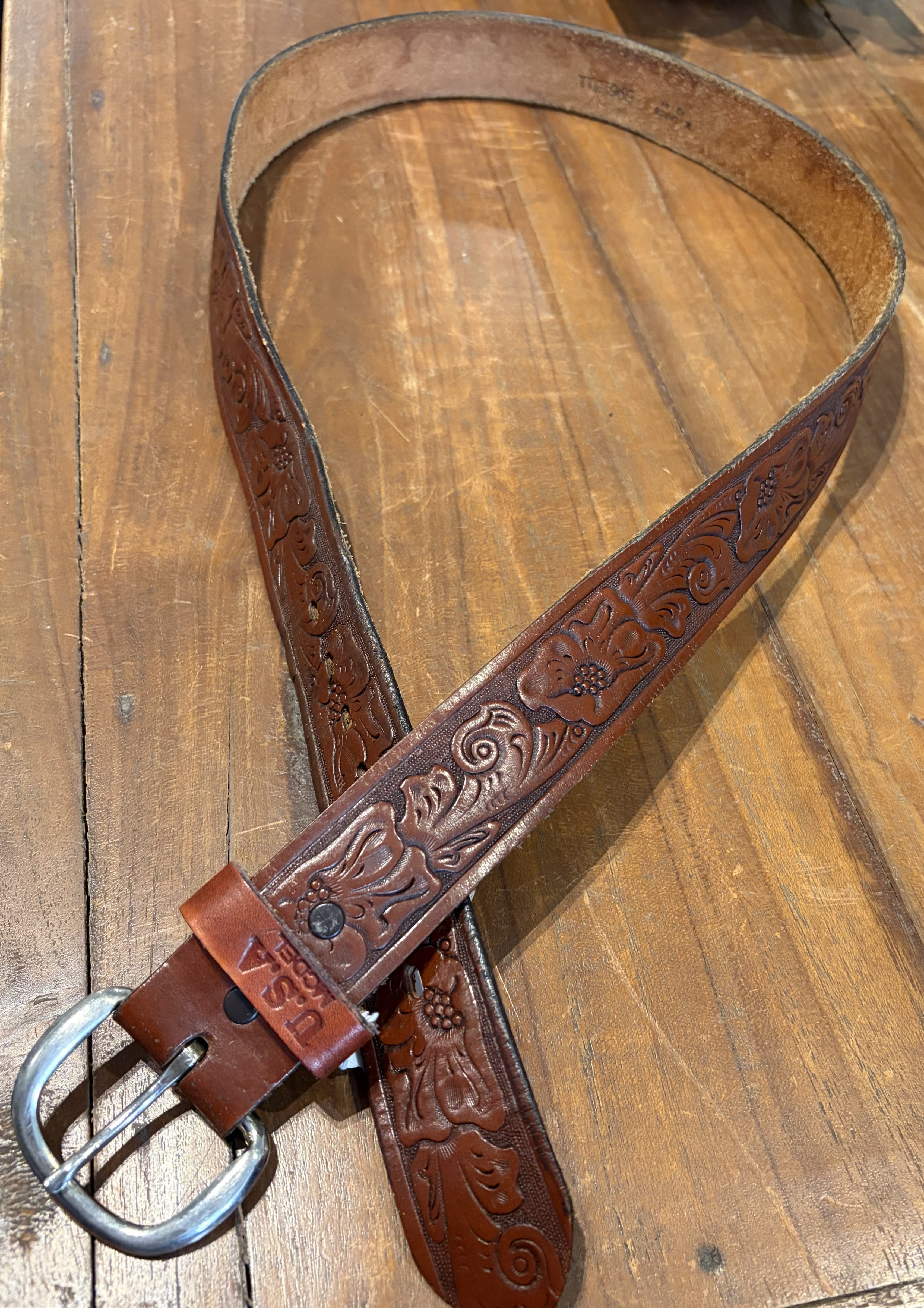 Sistergolden Vintage US Hand Tooled Belt 46”