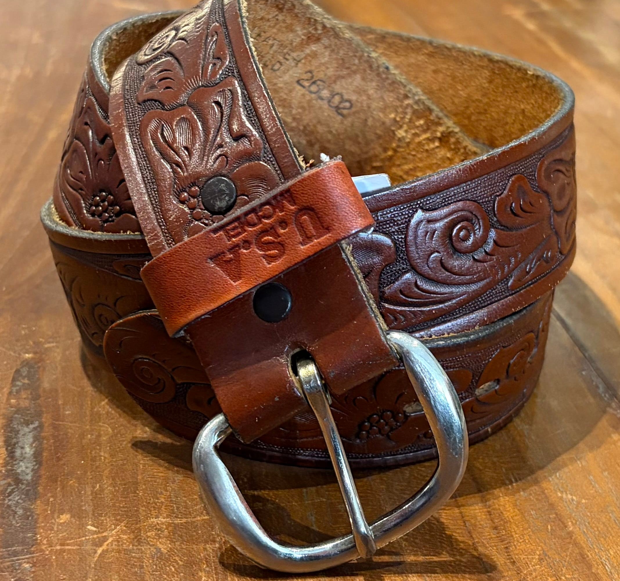Sistergolden Vintage US Hand Tooled Belt 46”