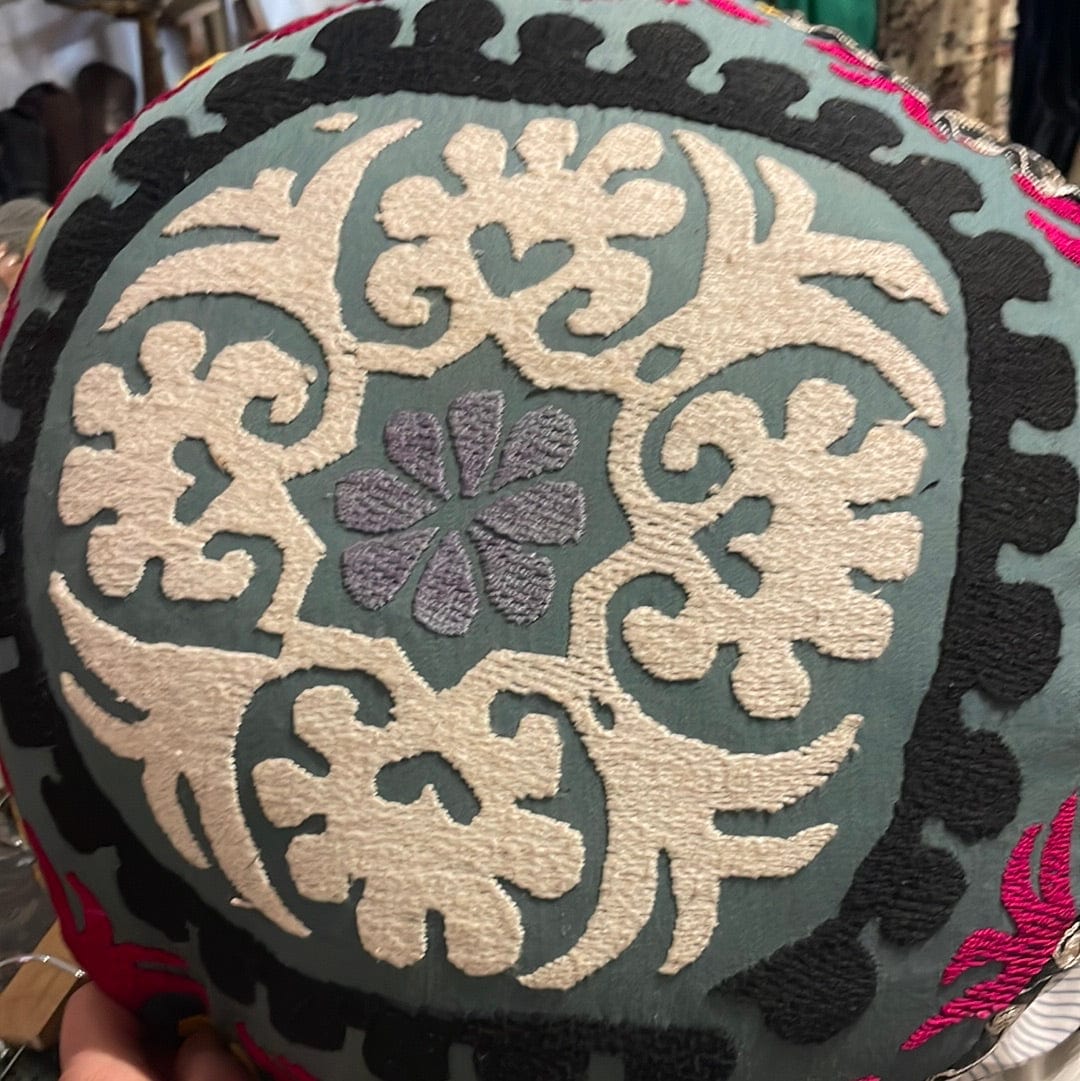 Sistergolden Vision Round Filled Cushion #19